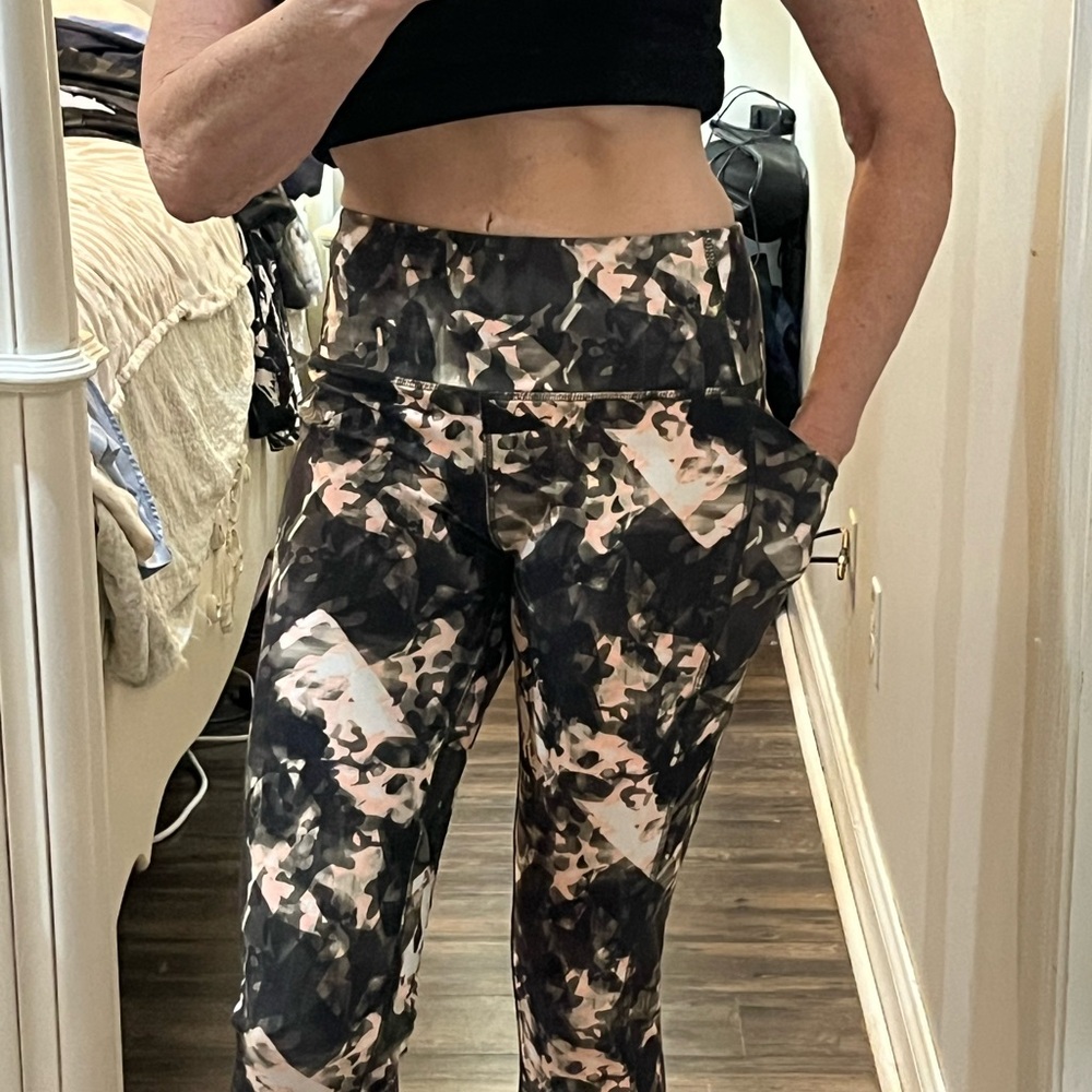 DSG Women's Black and Cream Patterned Leggings
